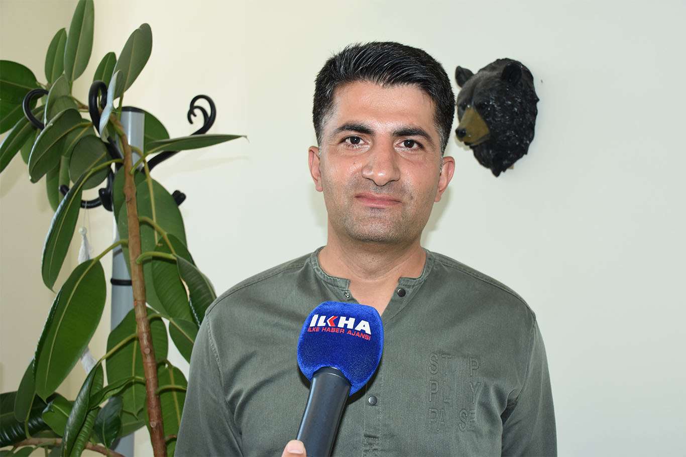 Van Gölü sahillerinde “sarıkız” örümceği paniği Van Gölü sahillerinde “sarıkız” örümceği paniği